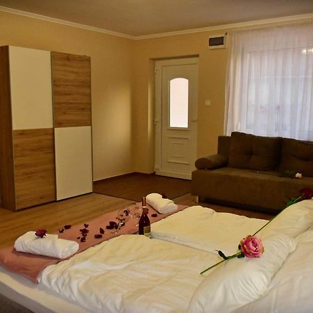 Napfeny Apartman Makó Exteriör bild