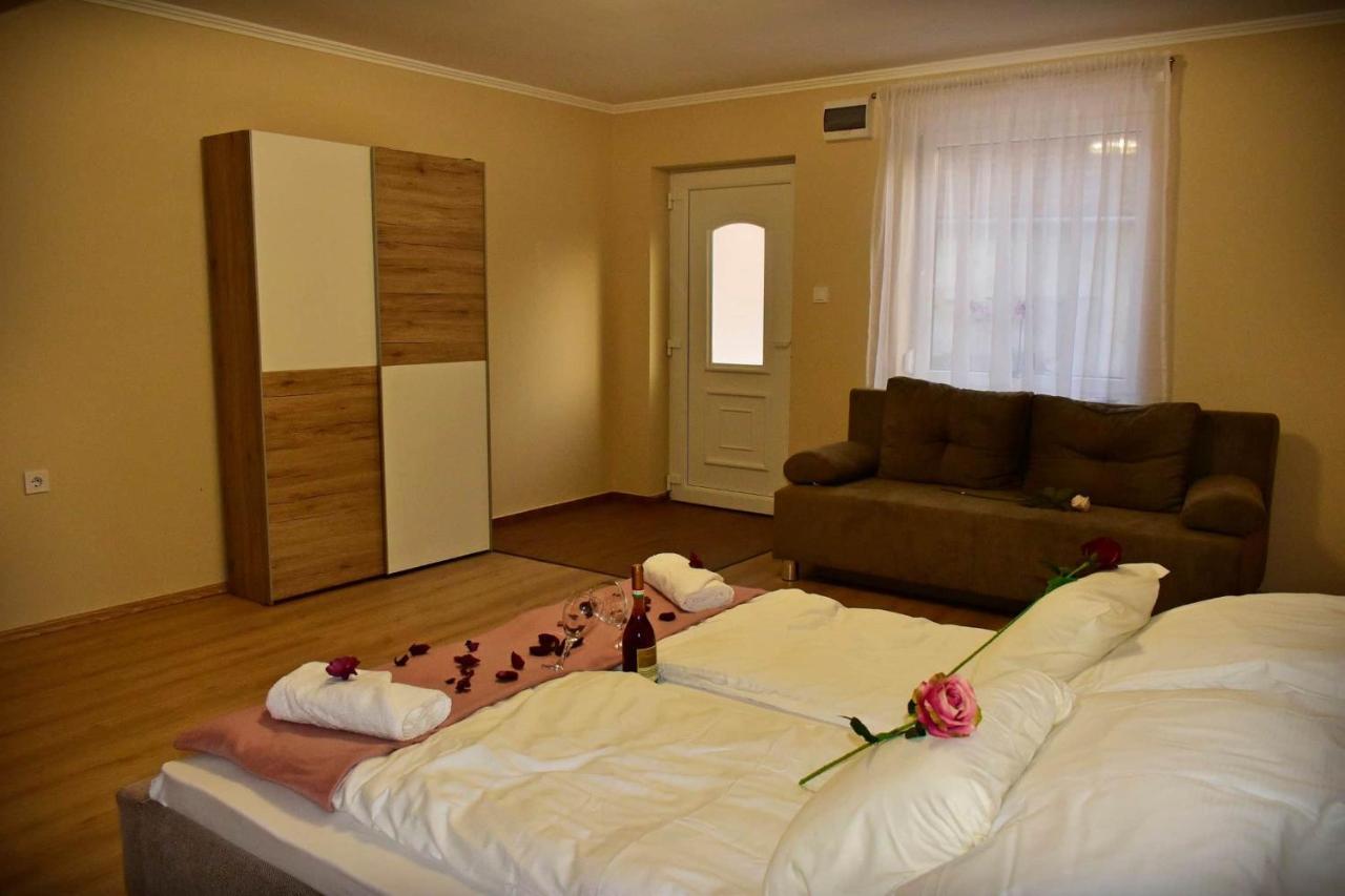 Napfeny Apartman Makó Exteriör bild