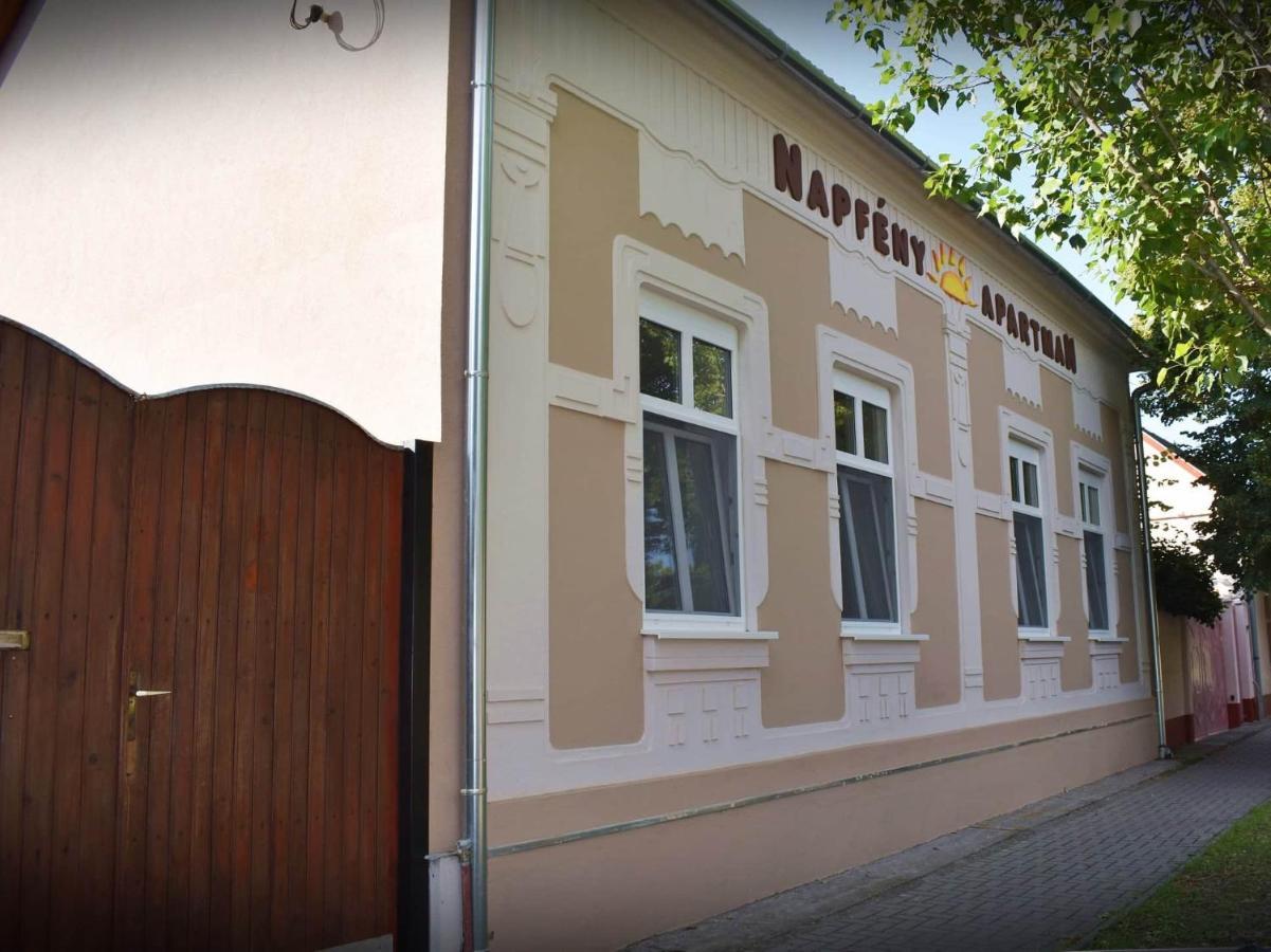 Napfeny Apartman Makó Exteriör bild