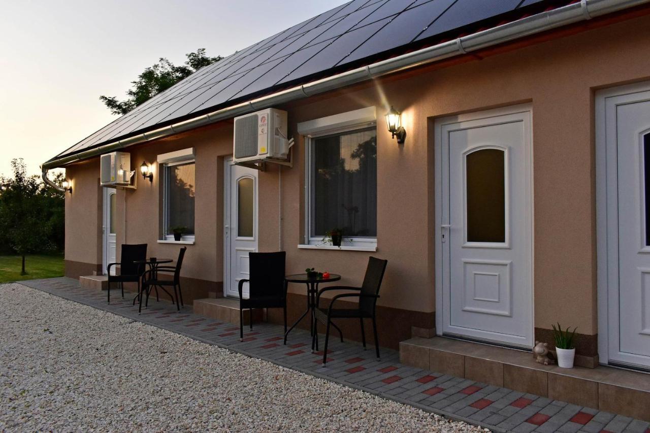 Napfeny Apartman Makó Exteriör bild